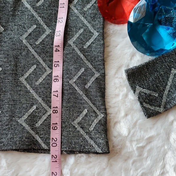 Black gray silver metallic Abstract print top SM EUC club party - Picture 6 of 6